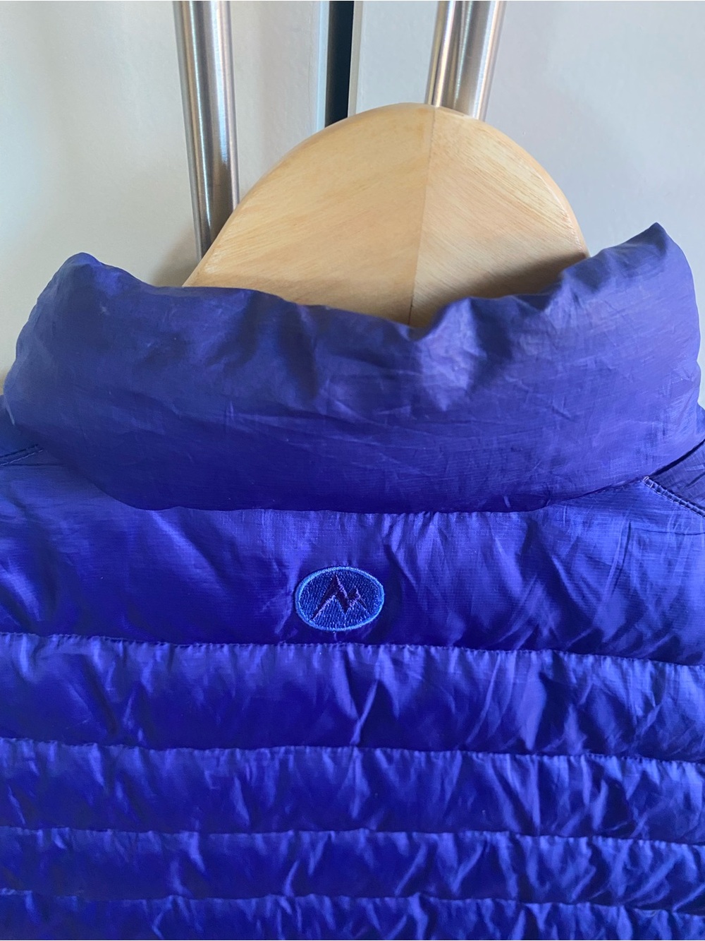 Marmot Women's Down Vest 700 Fill in Purple-Blue - Picture 4 of 7